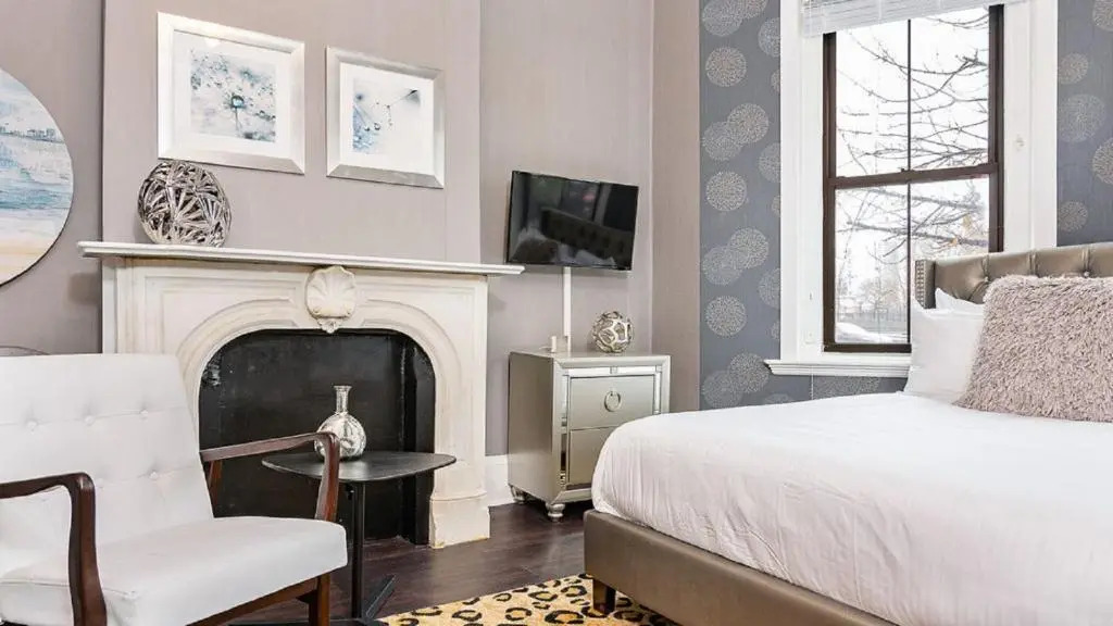 Suites At 143 Arlington Street