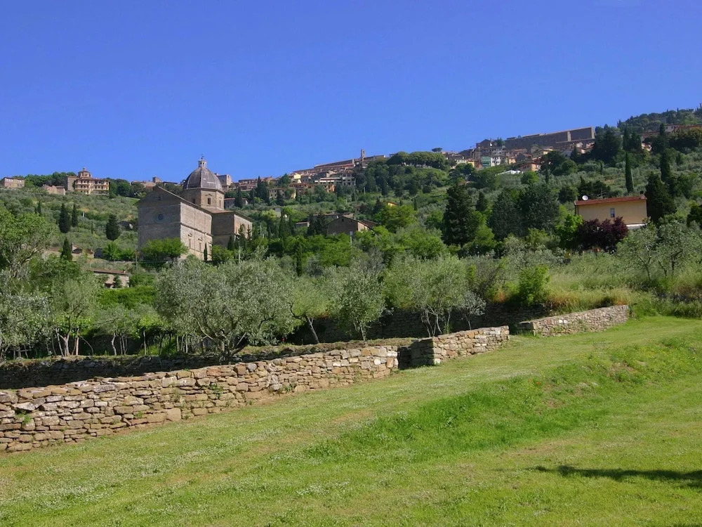 Spacious Cortona Villa