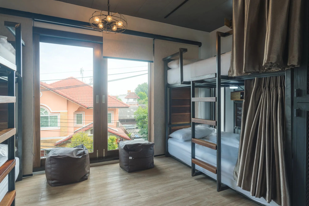 33 Poshtel