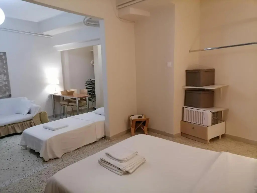 Filopappou Decent Apartment