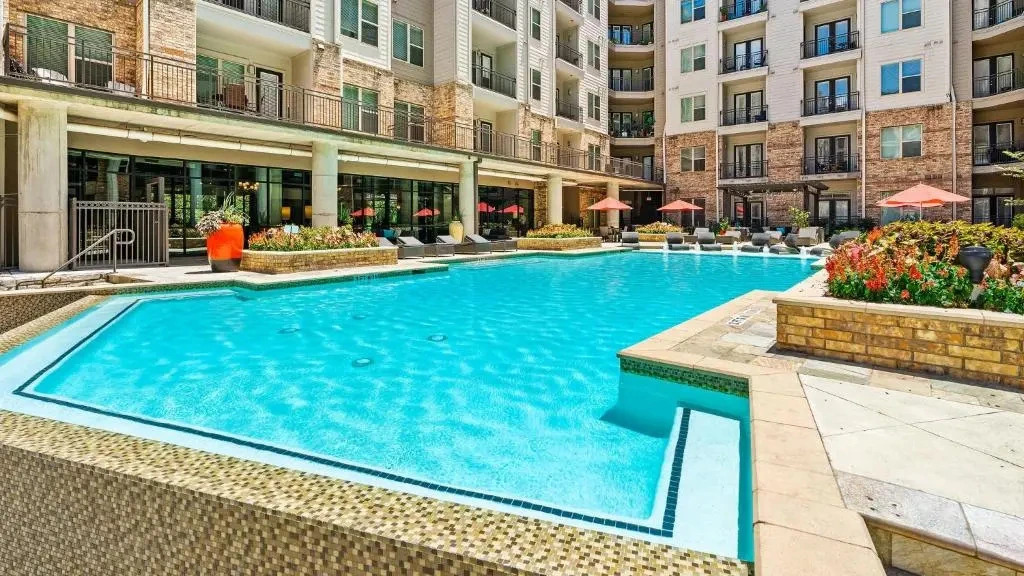 Luxurious - King Sized BED - MED Center Fully Equipped Condo