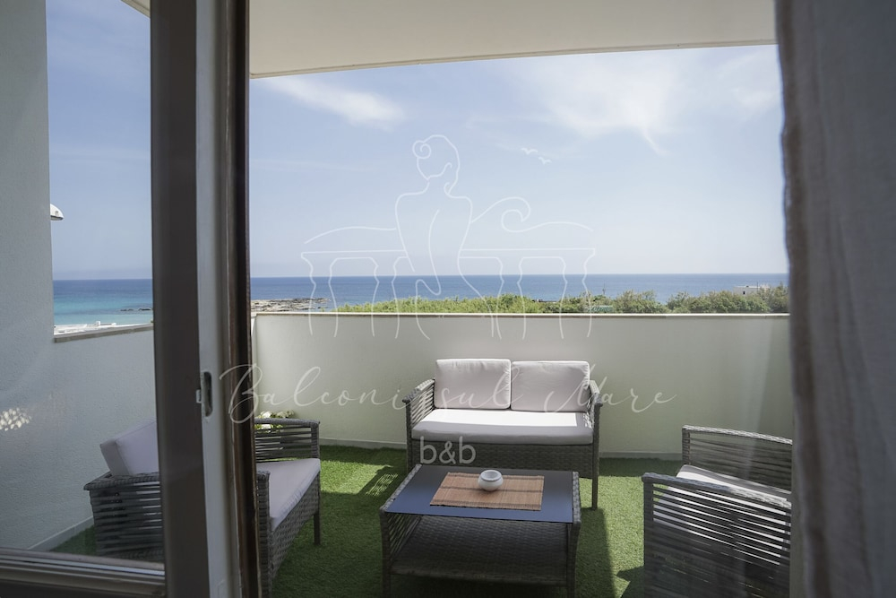 Room in B&B - B&B Balconi Sul Mare Deluxe Room With Hydromassage "madonna Dell'altomare"