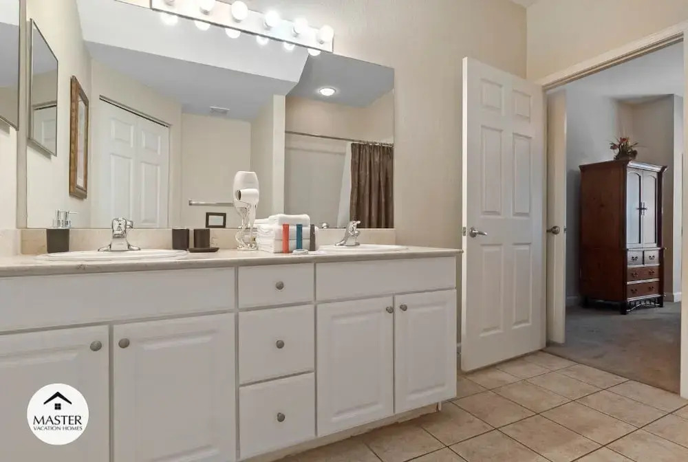 3 Bedrooms S / Lucaya Village Townhouse by RedAwning