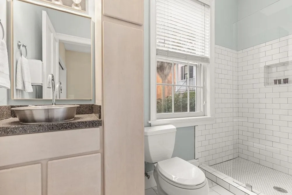 Tranquility with Garden & Heated Pool near King Street