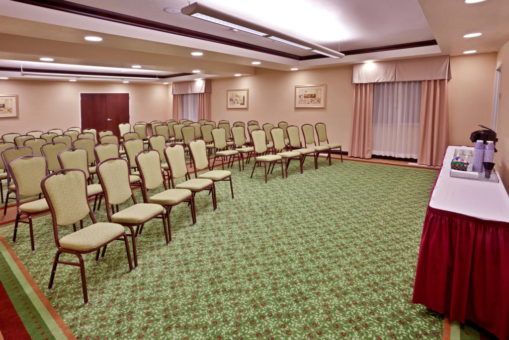 Holiday Inn Express Hotel & Suites Ontario by IHG