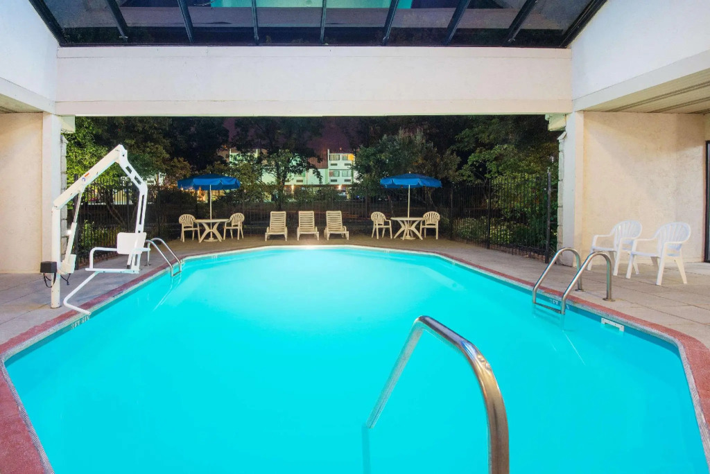 Quality Inn Middleburg Heights near Cleveland Airport