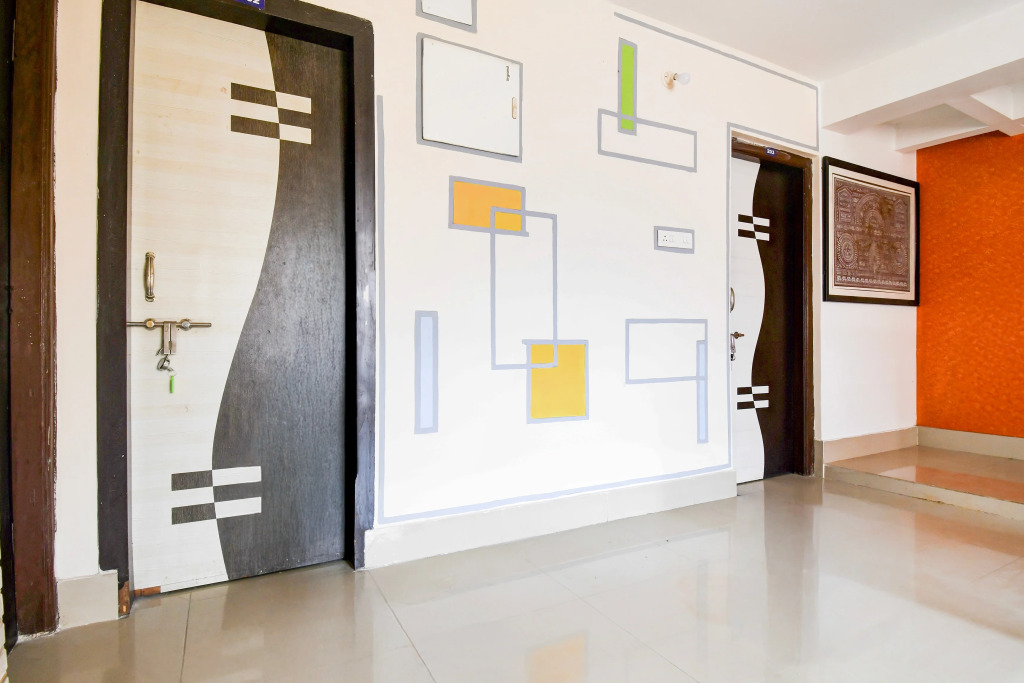 Super Hotel O Swaranpuri Near KIIT Square