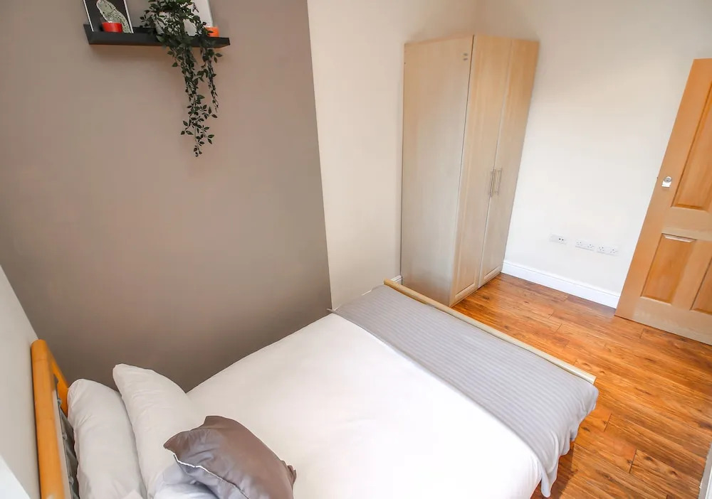 City view flat at Liverpool st Brick Ln
