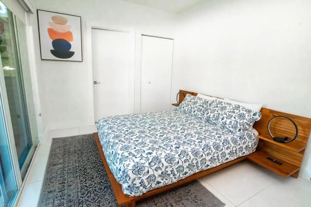 Ocean Front contemporary 3 Bedroom townhouse.