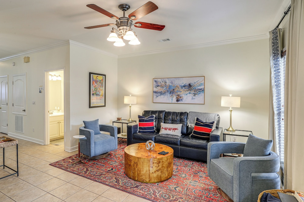 Walk to Ole Miss! Hilltop Oxford Home w/ Patio