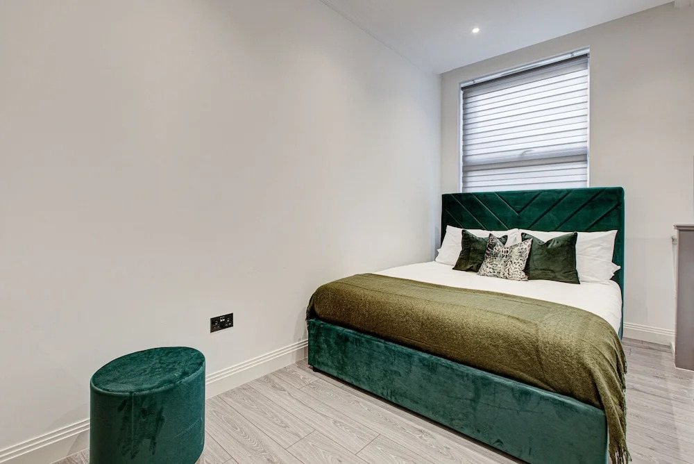 Premium 1 Bed Serviced Apartment in Greater London