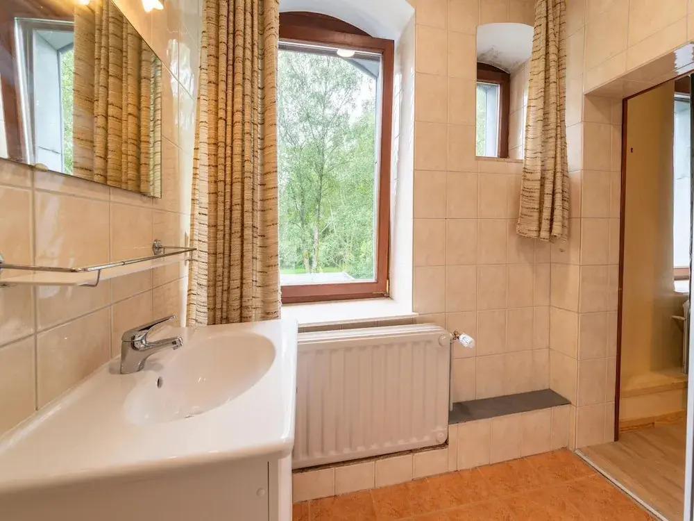 Former Hotel with Swimming Pool, Hot Tub, Sauna for Family Groups