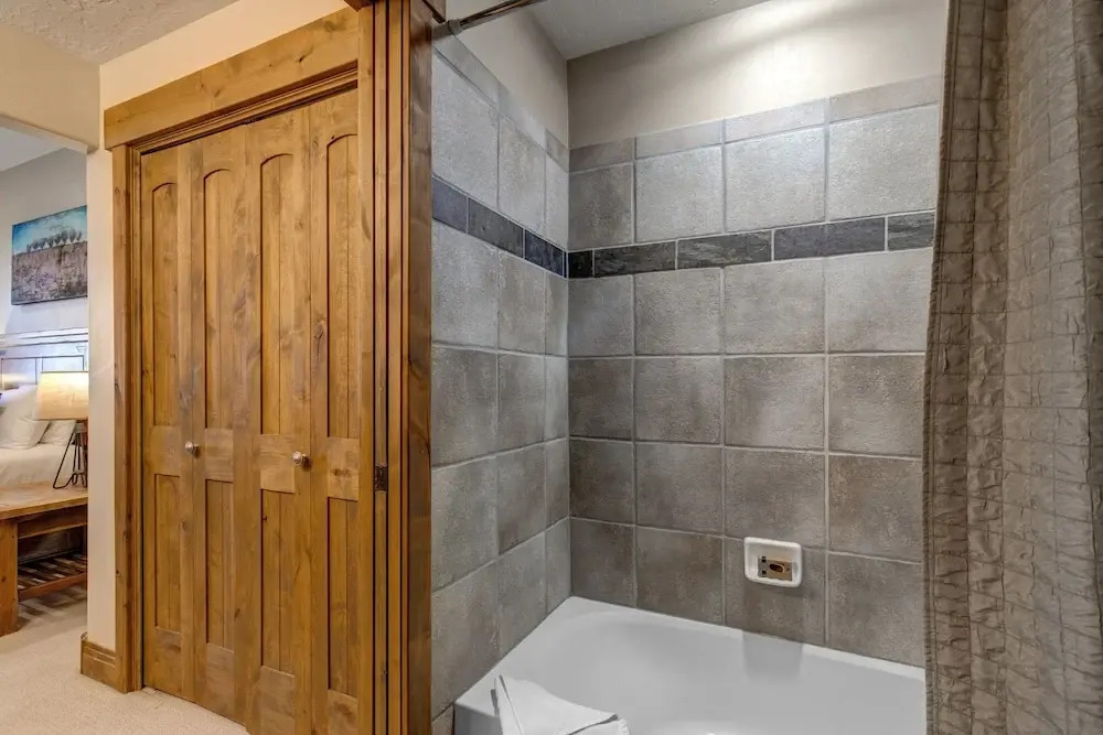Town Pointe C304 3 Bedroom Condo by RedAwning