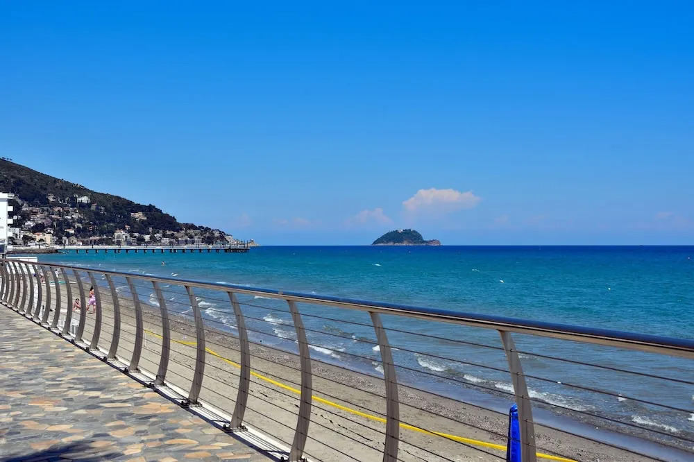 La Vie Enchanting Sea View