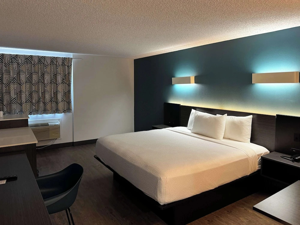 Studio 6 Suites Carson, CA