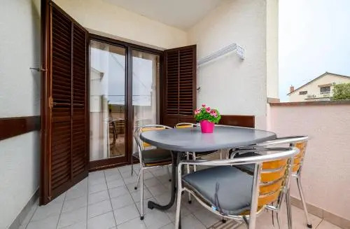 Stela Apartments