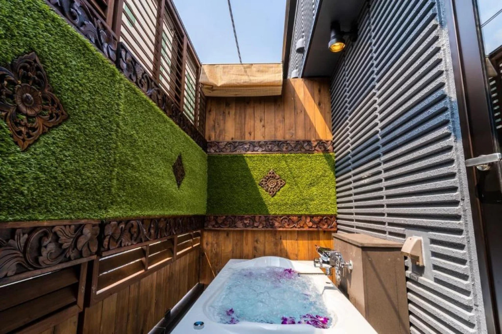 Hotel Petit Bali Garden Shin Okubo