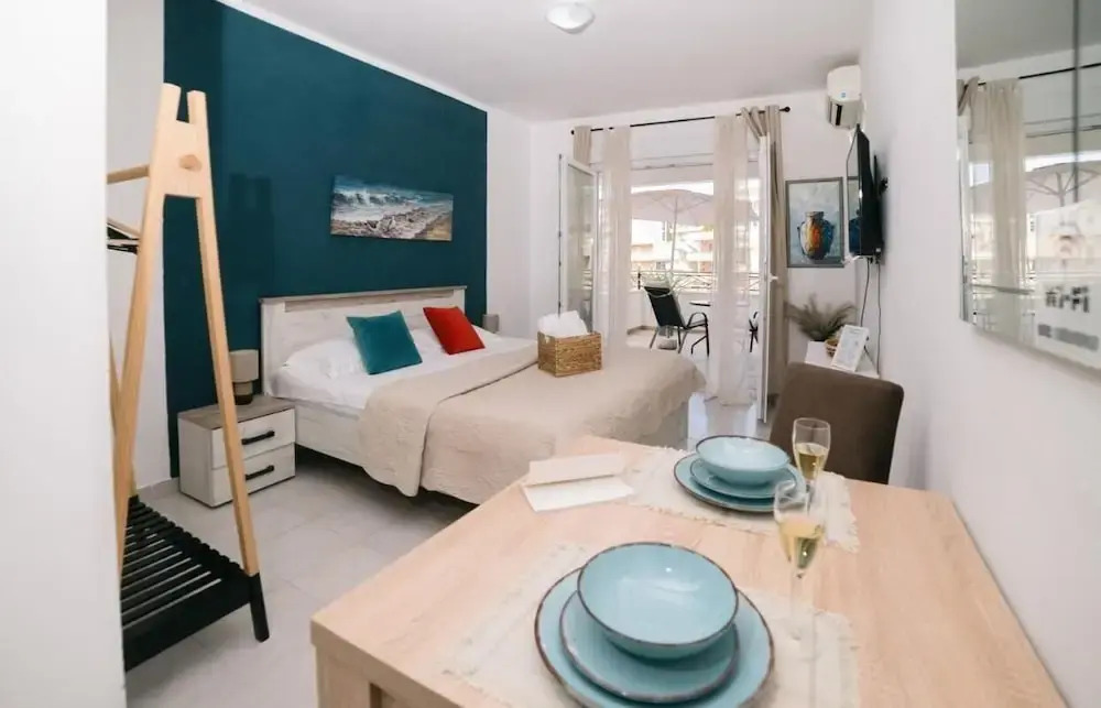 Room-studio With Sea Views and Large Ter