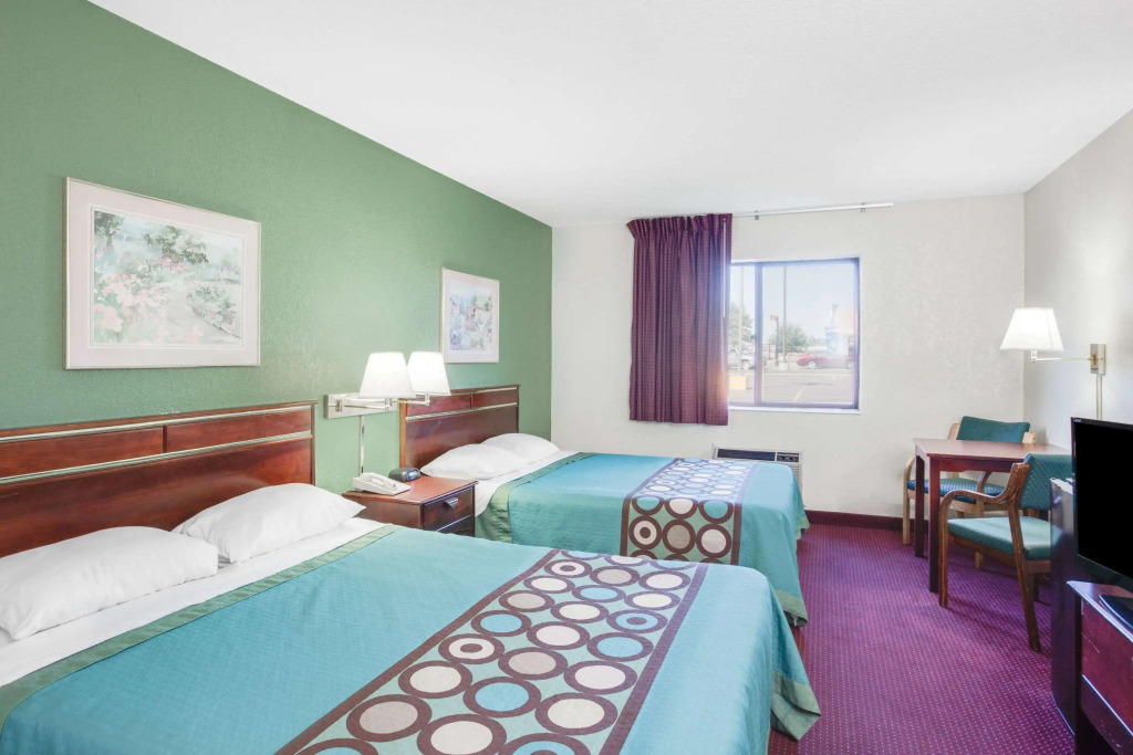 Super 8 by Wyndham Kennett