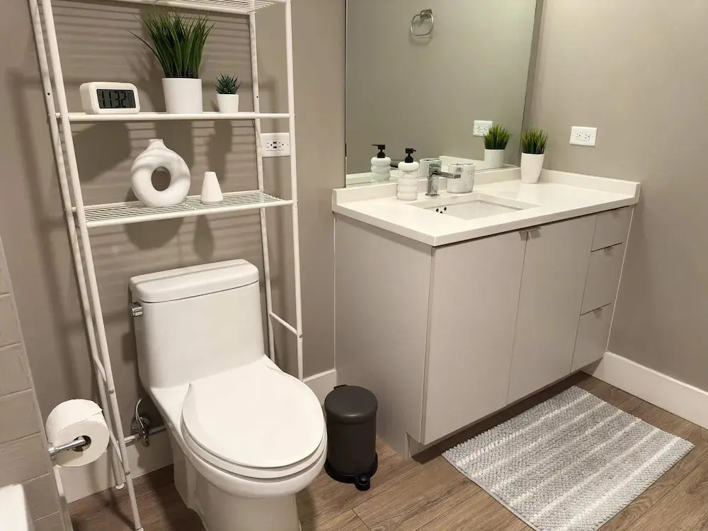 NEW Upscale Downtown San Diego Stay Queen Bed Pool Sauna
