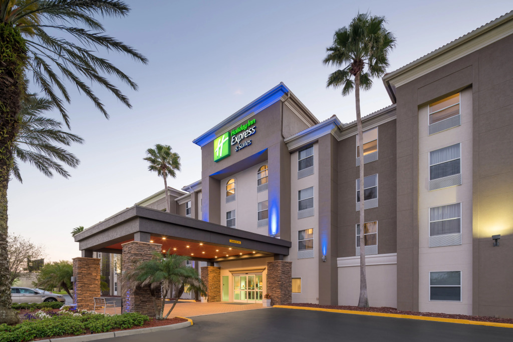 Holiday Inn Express & Suites Orlando International Airport by IHG
