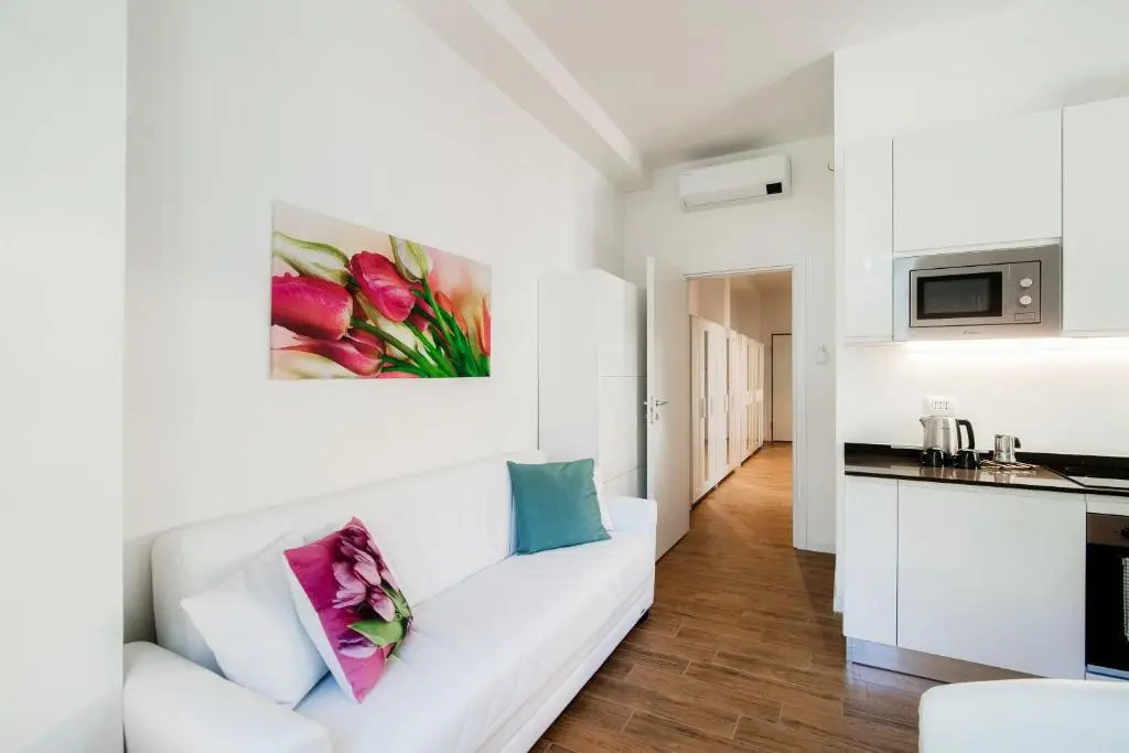 White Loft Como Center - By House Of Travelers