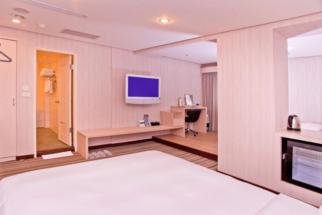 Yomi Hotel - ShuangLian MRT