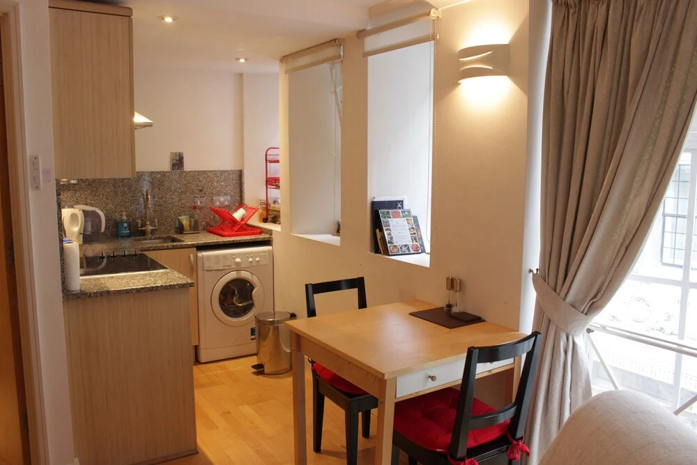 Tower Hill Studio Appartment