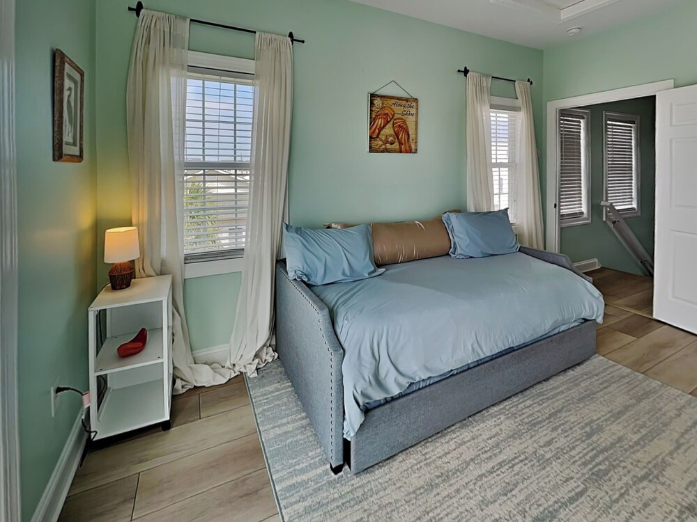 Otter Oasis by Topsail Realty