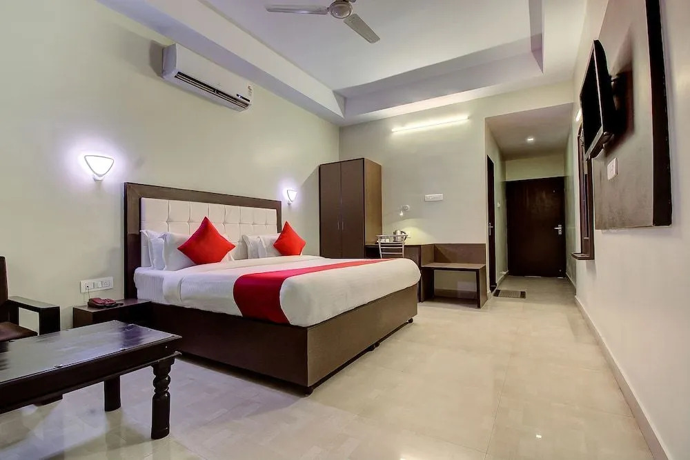 Capital O 16579 Hotel Dream Palace