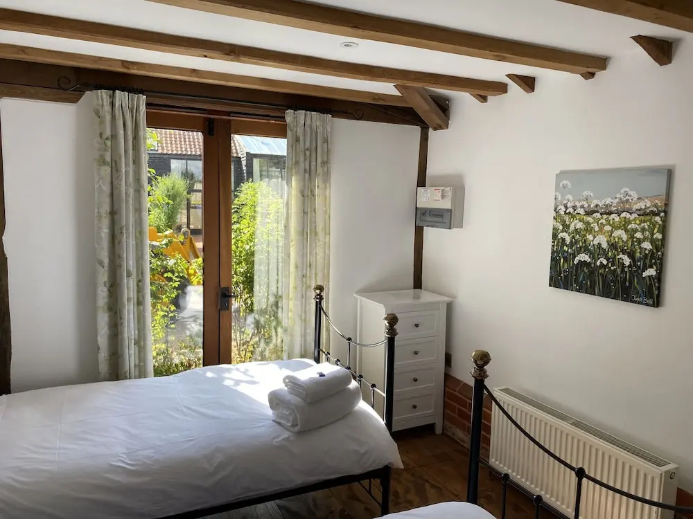 Brundish, Suffolk Barn, 2 Bed Idyllic 6 Acres