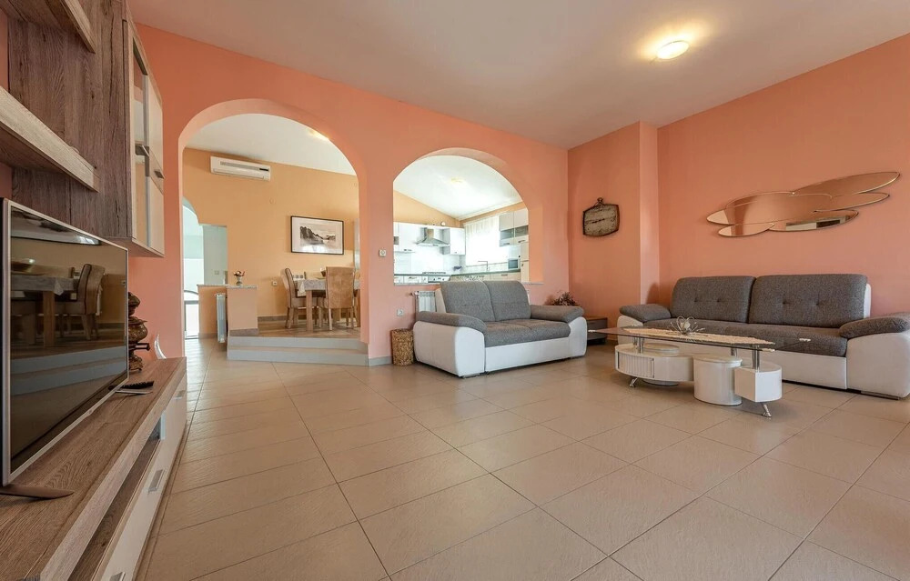 Beautiful Apartment in Zadar With 2 Bedrooms and Wifi