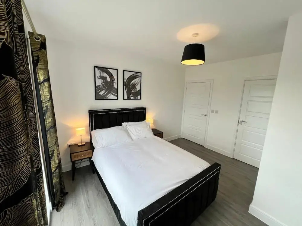 Modern 2 Bedroom Apartment
