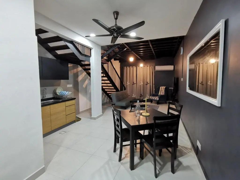 Duplex Apartment Lakeview - Free Netflix & WiFi