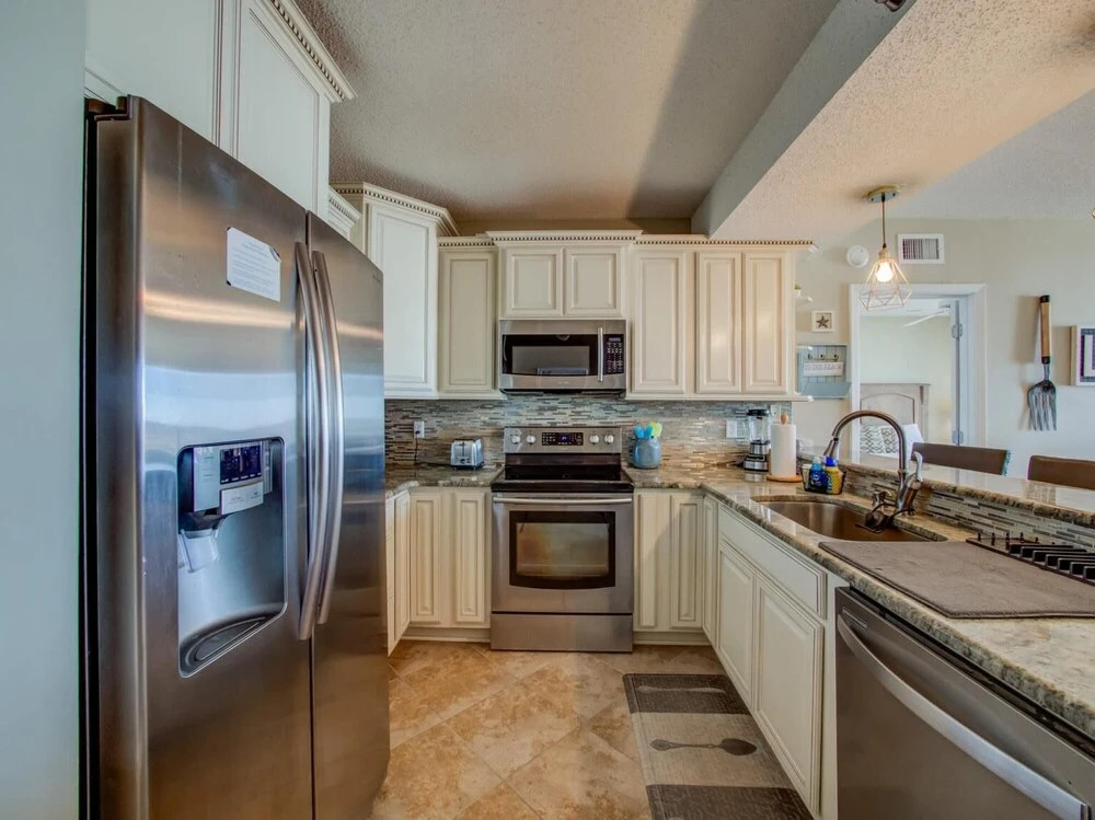 Spacious 4th floor condo ON THE BEACH in the heart of Orange Beach