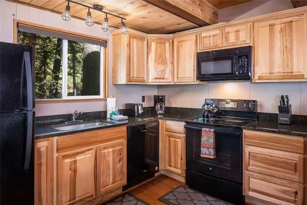 Private Beach Access, Renovated, Pet Friendly Cabin - "pine Cone Haven" #108