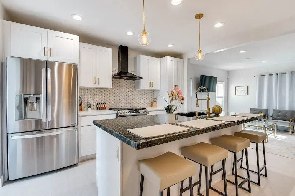 4 Mi to Sofi Stadium! 4BR Windsor Hills Retreat