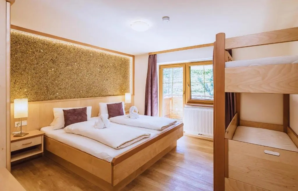 Panorama Hotel Guggenbichl - inkl Sommerkarte, einmaliger Eintritt ins Tauern Spa & bester Ausblick über Kaprun