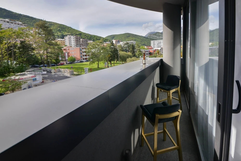 Blue Moon Apartments
