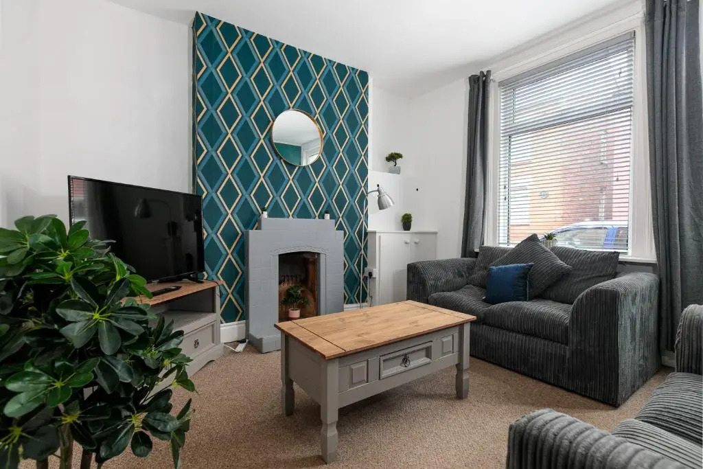Spacious & Unique Family and Contractor House & Parking & A1 Road by ComfyWorkers