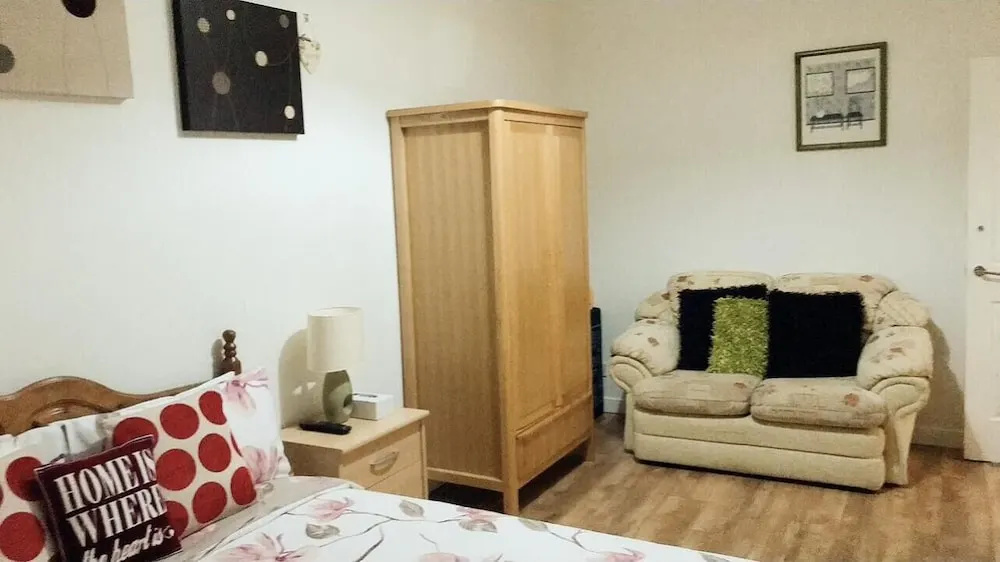 Heart Of Aberdeen City Centre 3 Bedrooms Apartment
