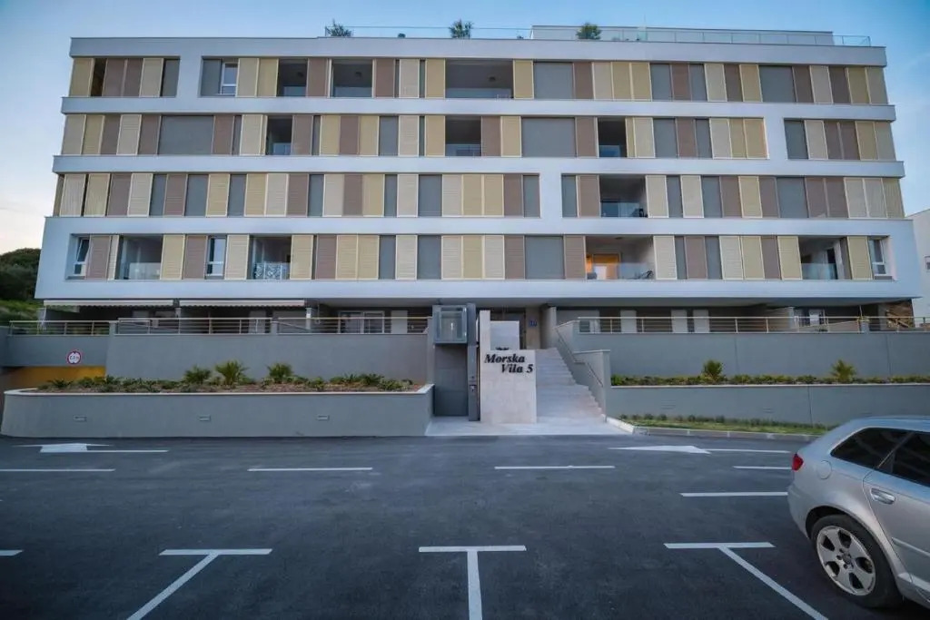 Sea view apartment EMA