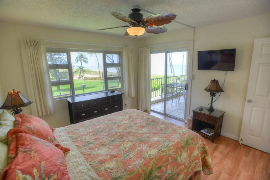 Menehune Shores 225 - Ocean Front 2-Bedroom Air-Conditioned Condo with a Tremendous View