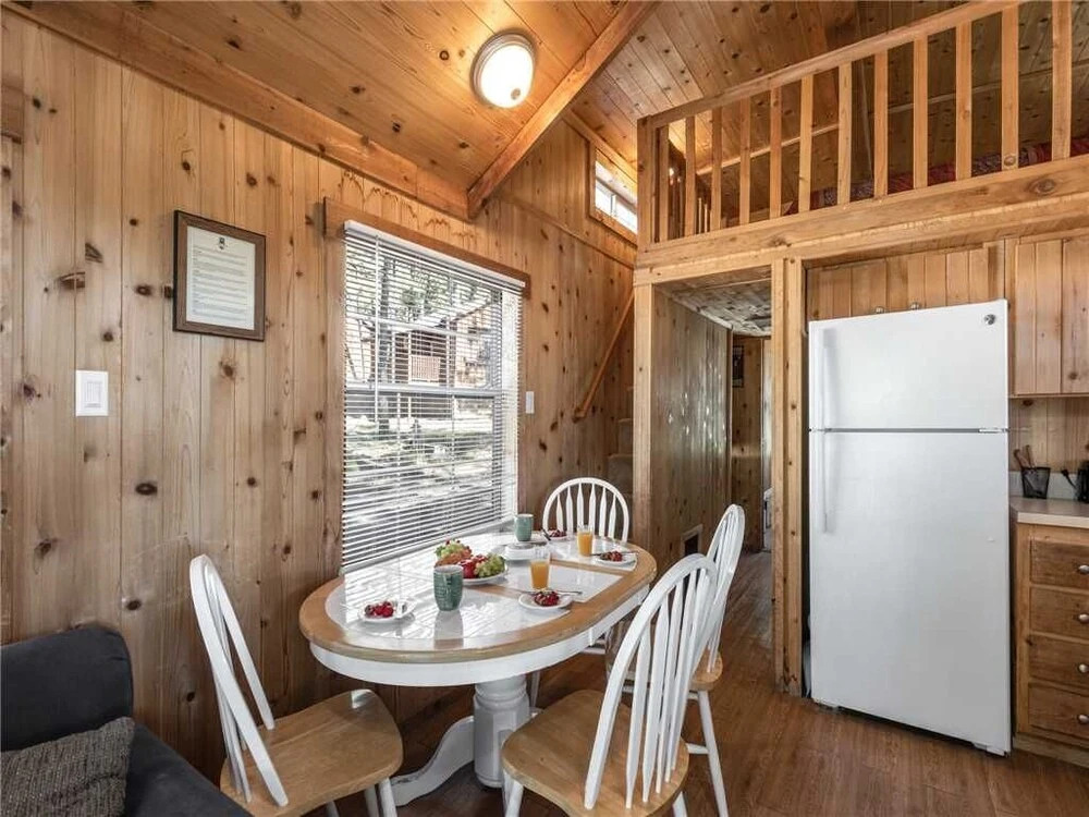 Aloft Cabin, 1 Bedroom, 1 Loft, Midtown, Sleeps 6