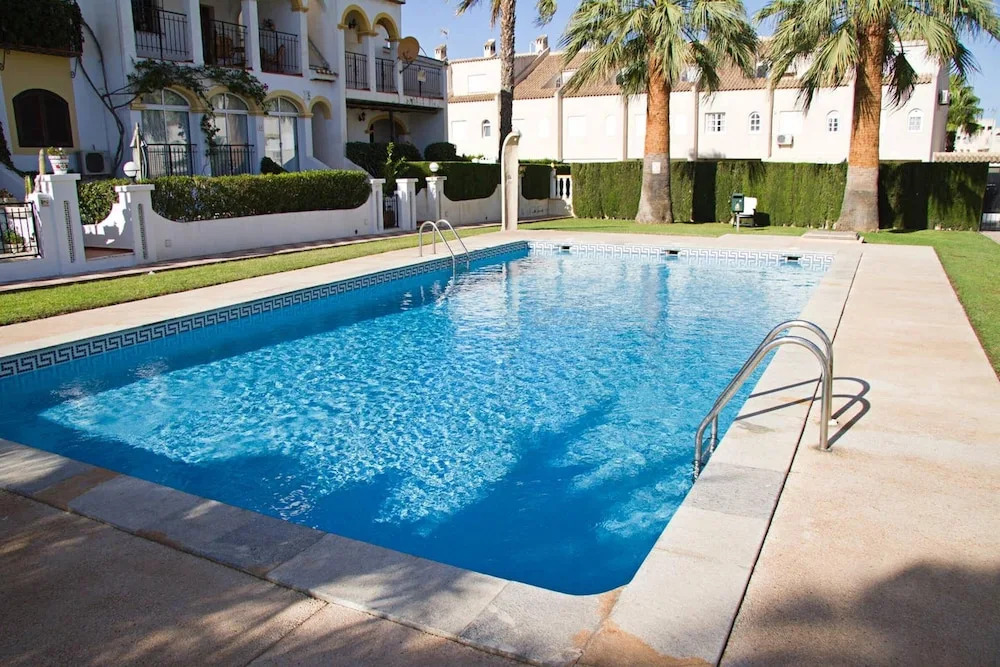 House with 2 Bedrooms in Torrevieja, with Shared Pool, Enclosed Garden And Wifi - 500 M From the Beach