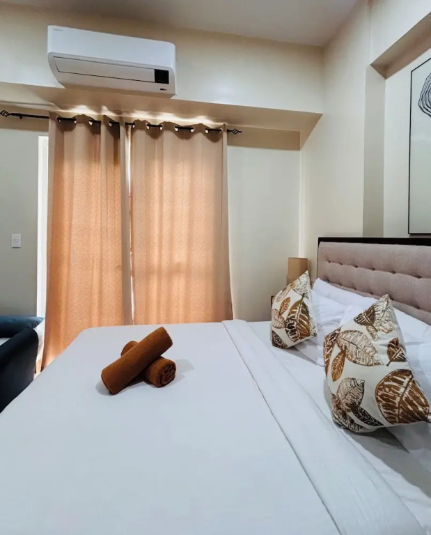 A Dreamy & Elegant Studio