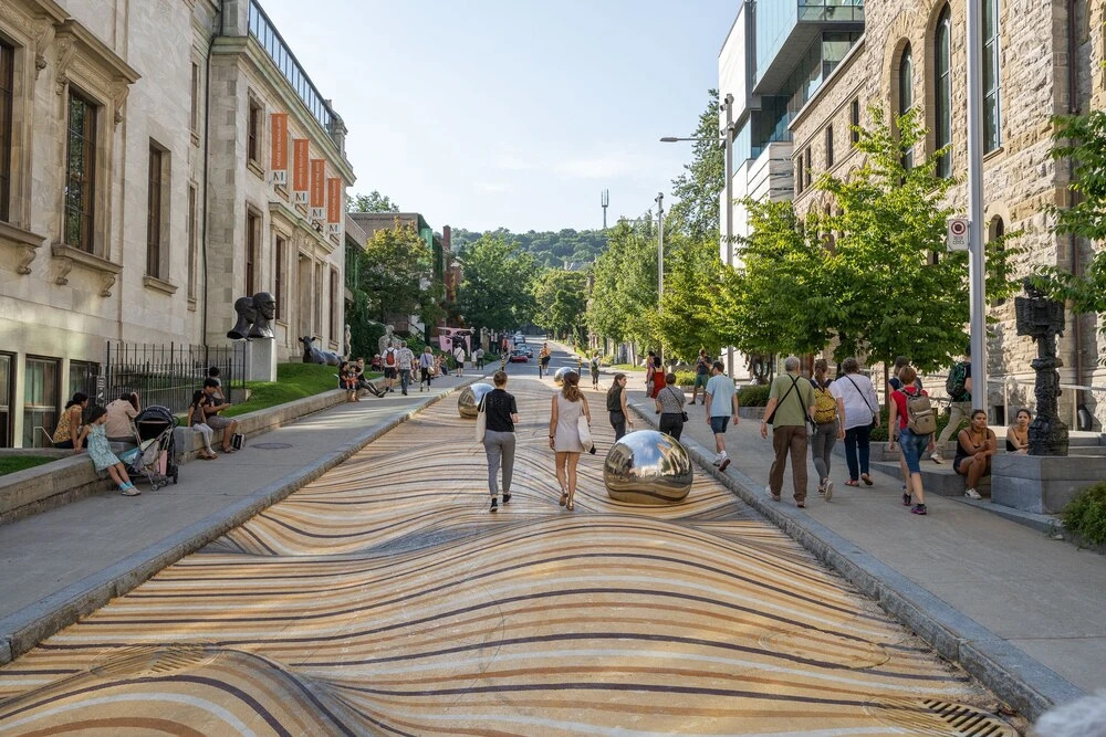 Bold Downtown Montréal Suites by Sonder