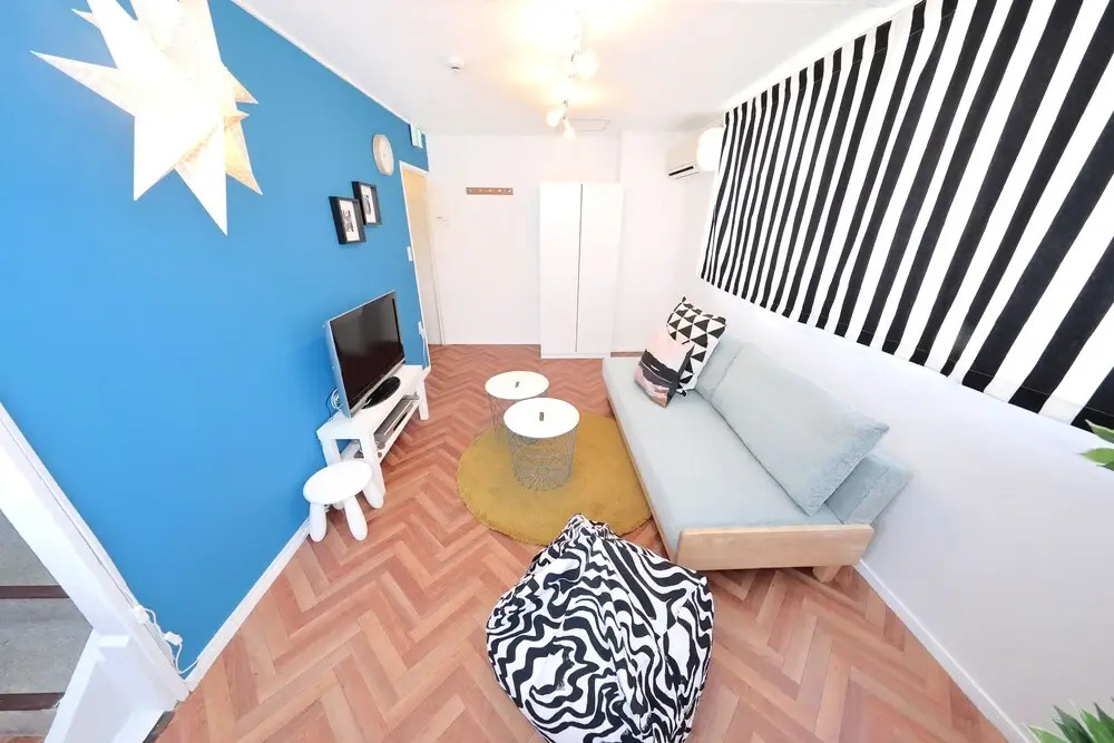 Vivid Zebra House (197-1)