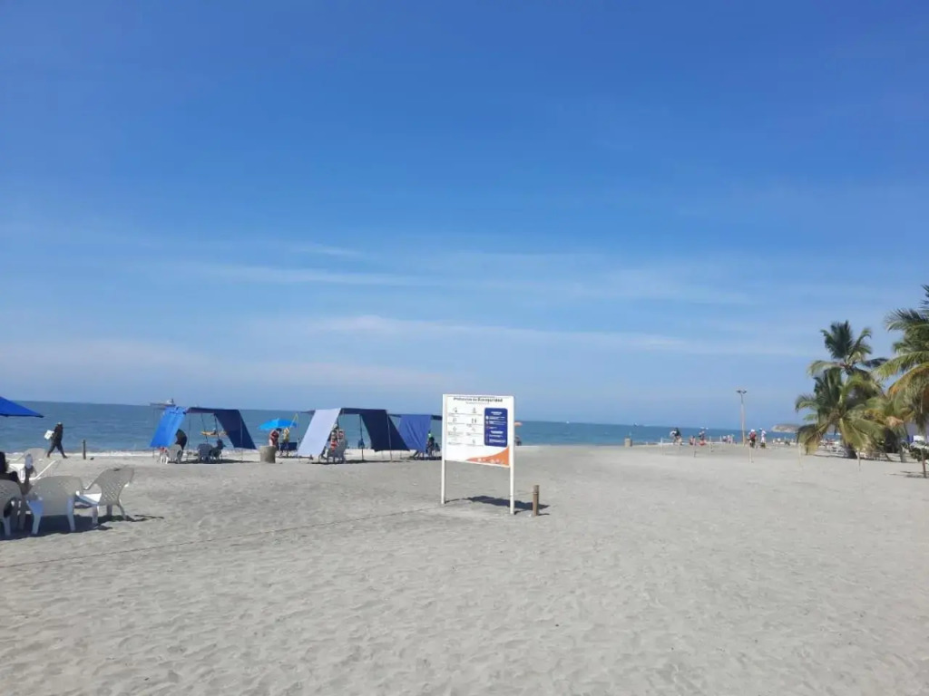 Hermoso apartamento a 300 m Playa Bello Horizonte Pozos colorados