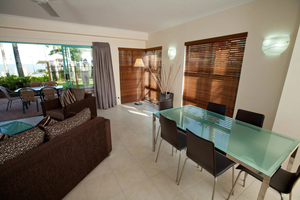 Coral Sands Beachfront Resort